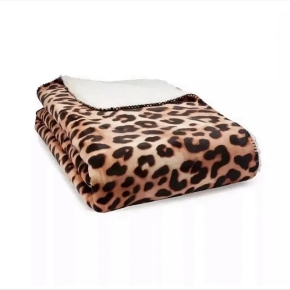 Victoria secret PINK RARE cozy leopard velvet Sherpa   blanket - Picture 2 of 5